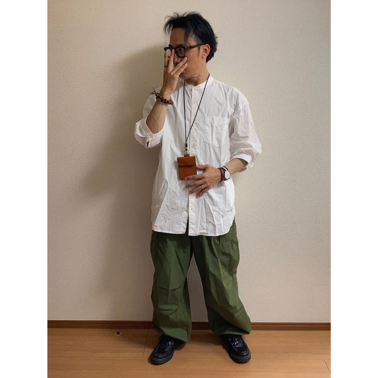 メンズのハンドメイド小物のダサくないおしゃれなコーディネート例