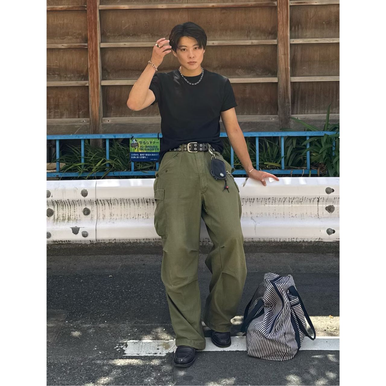 メンズのヘインズのTシャツのダサくないおしゃれなコーディネート例