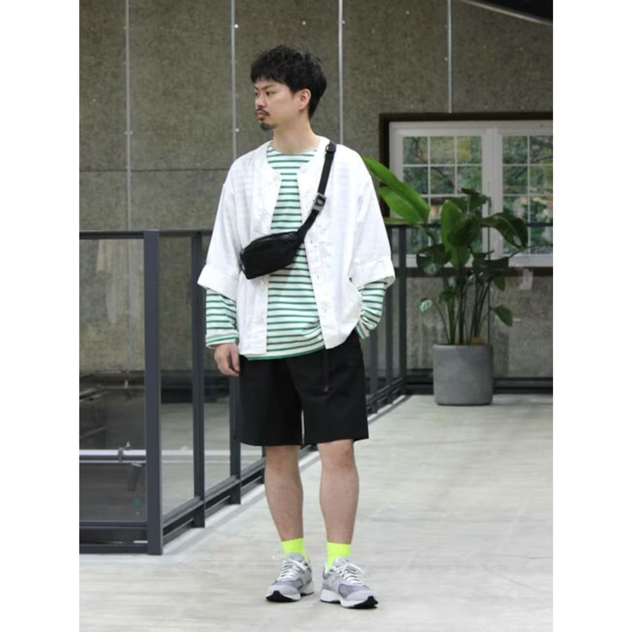 メンズのヒップバッグのダサくないおしゃれなコーディネート例

