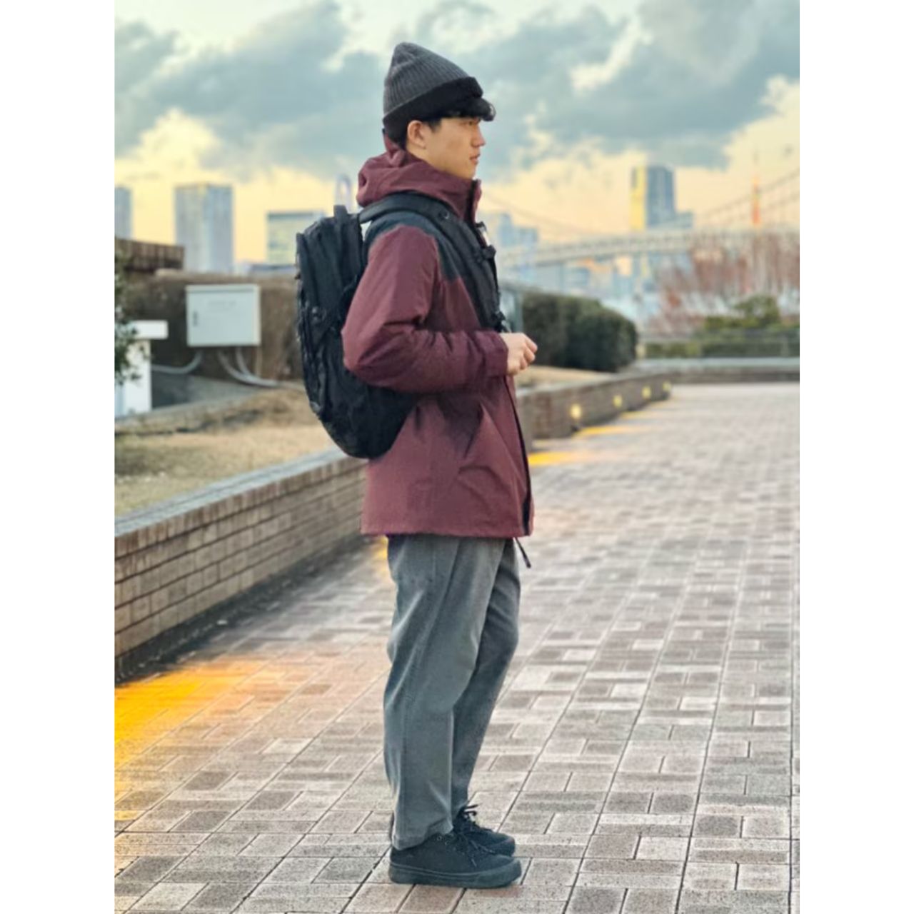 メンズのフード付きのアウターのダサくないおしゃれなコーディネート例
