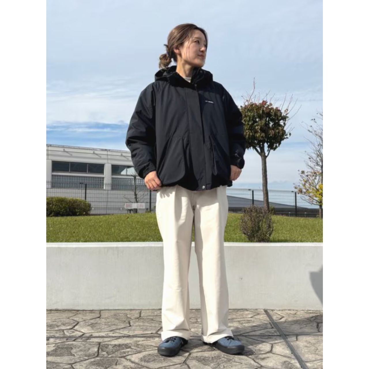 レディースのフード付きのアウターのダサくないおしゃれなコーディネート例
