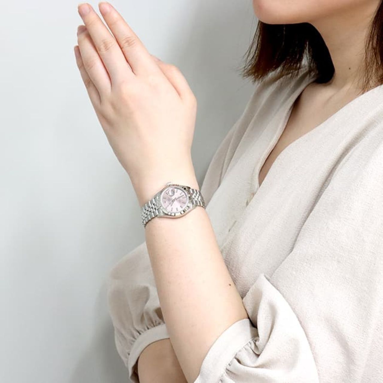 レディースのロレックスのジュビリーブレスのダサくないおしゃれなコーディネート例