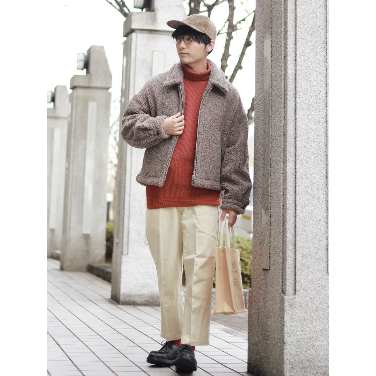 メンズのジュートバッグのダサくないおしゃれなコーディネート例