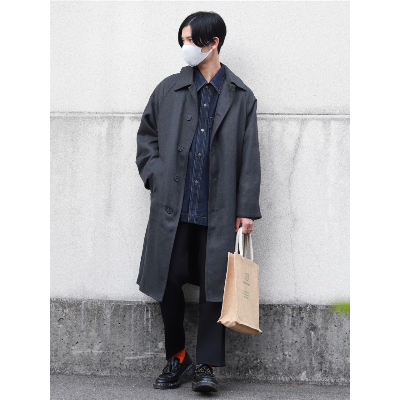 メンズのジュートバッグのダサくないおしゃれなコーディネート例