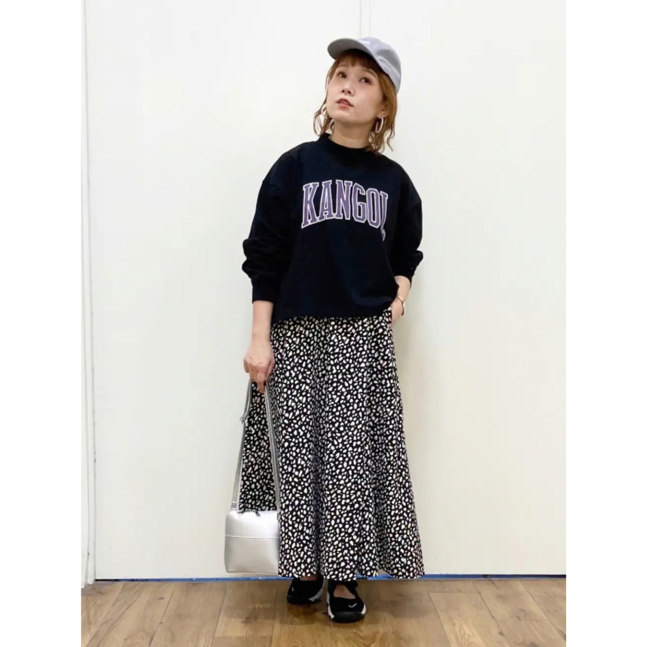 レディースのカンゴールのTシャツのダサくないおしゃれなコーディネート例