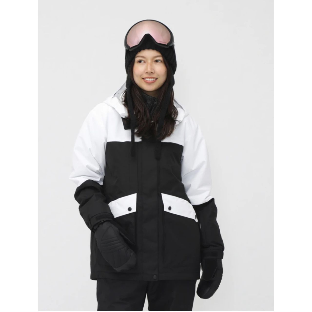 レディースのキスマークブランドの服のダサくないおしゃれなコーディネート例