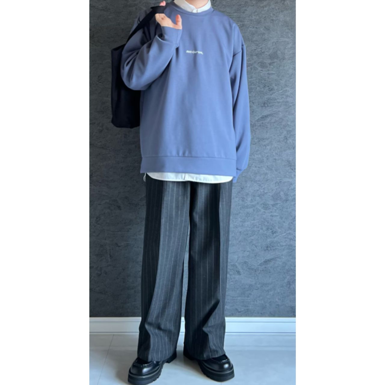 メンズの白Tシャツの重ね着のダサくないおしゃれなコーディネート例