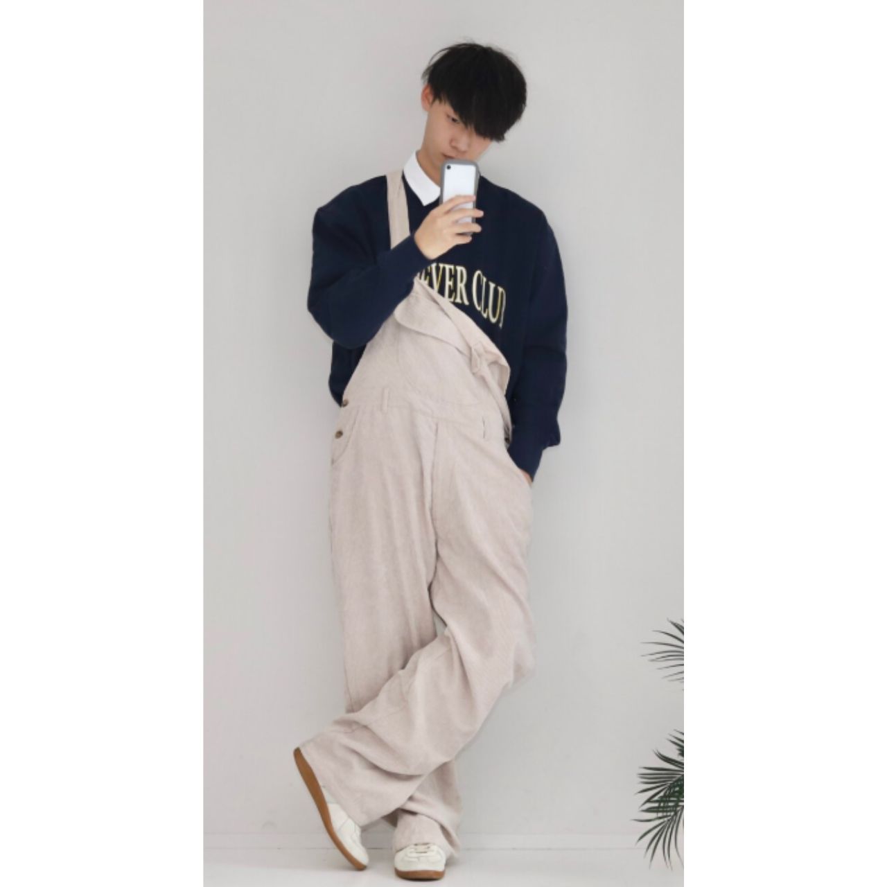メンズの白Tシャツの重ね着のダサくないおしゃれなコーディネート例