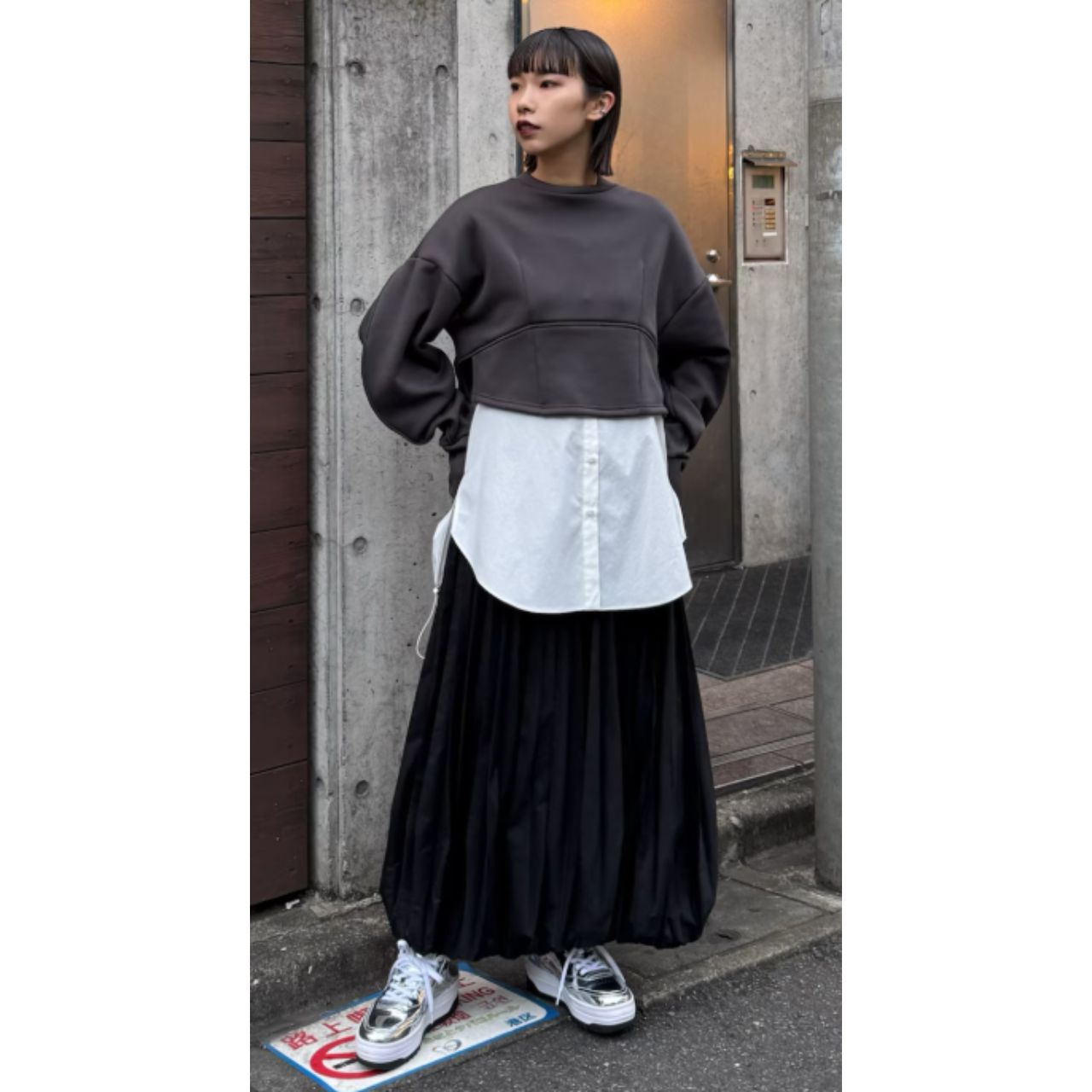 レディースの白Tシャツの重ね着のダサくないおしゃれなコーディネート例