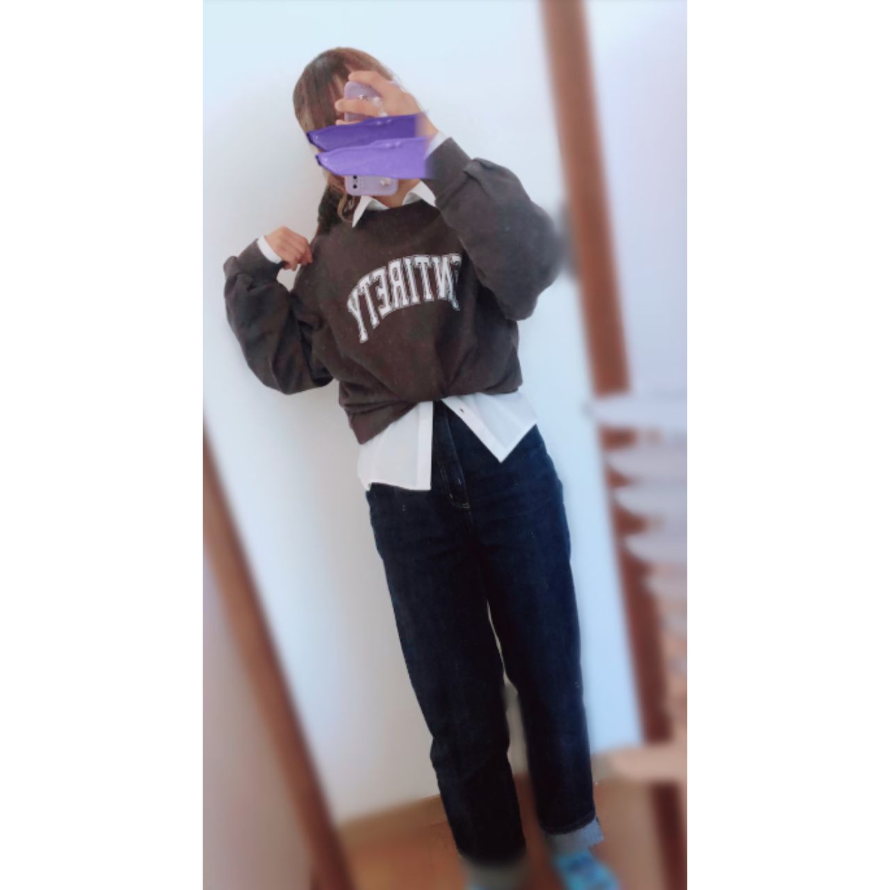 レディースの白Tシャツの重ね着のダサくないおしゃれなコーディネート例