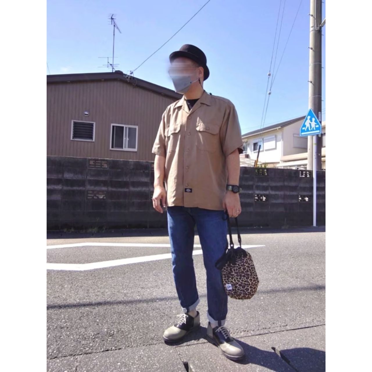 メンズのヒョウ柄バッグのダサくないおしゃれなコーディネート例
