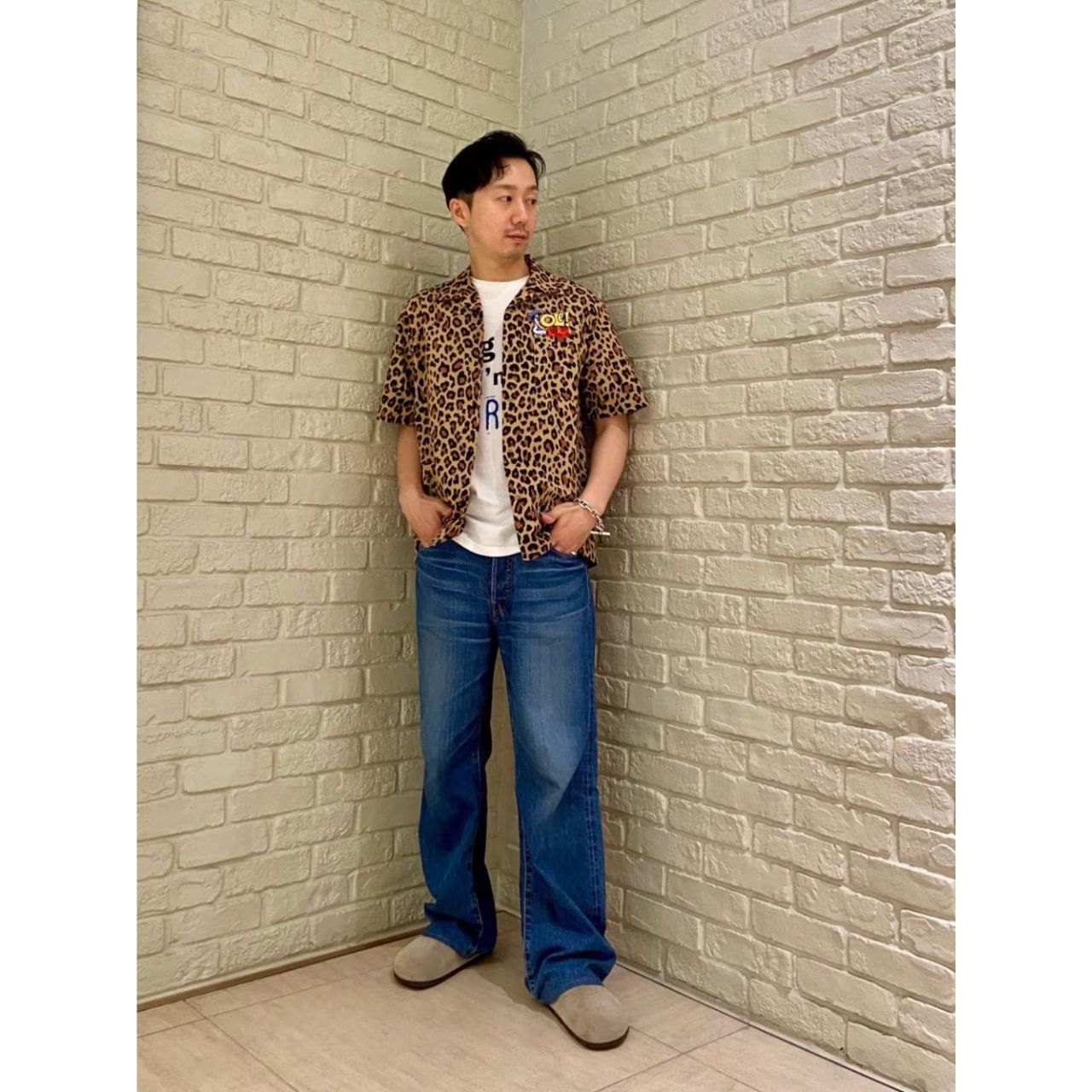 メンズのヒョウ柄シャツのダサくないおしゃれなコーディネート例
