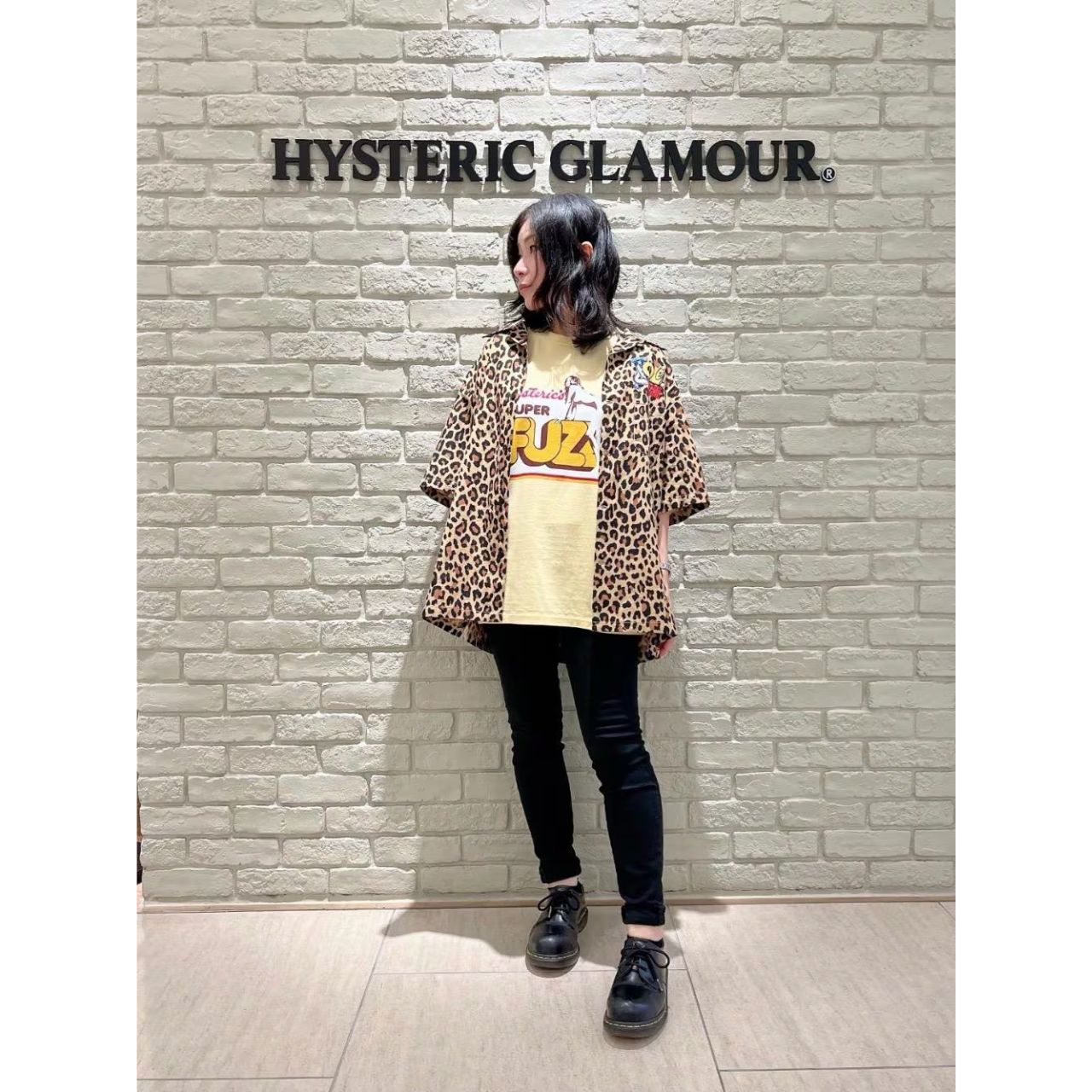 レディースのヒョウ柄シャツのダサくないおしゃれなコーディネート例
