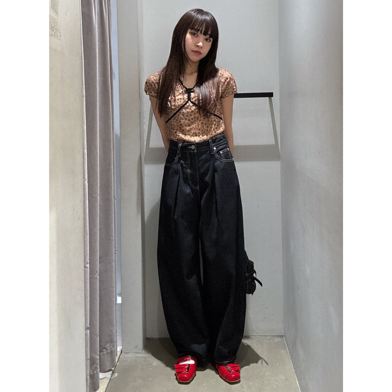 レディースのヒョウ柄シャツのダサくないおしゃれなコーディネート例
