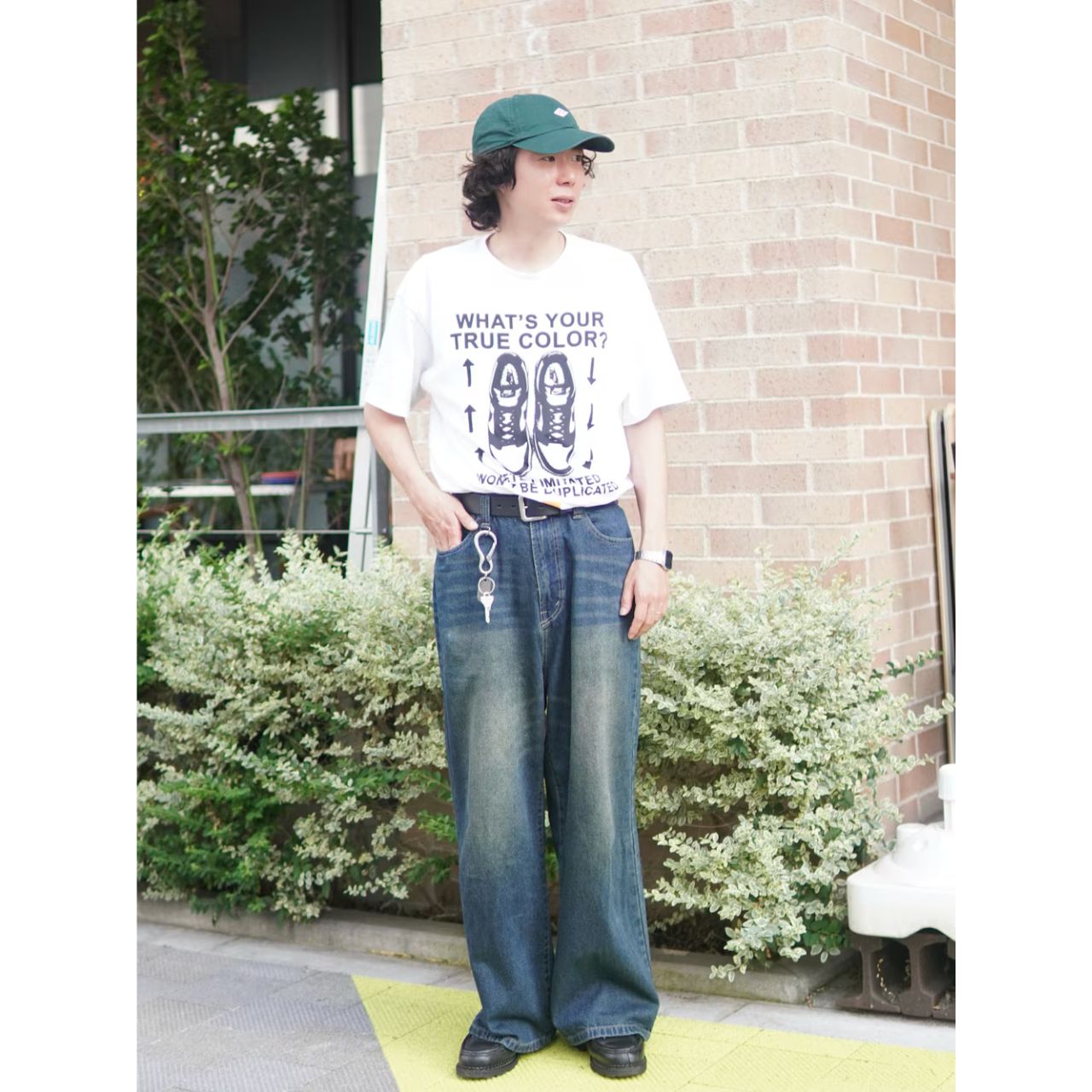 メンズのリーバイスのベルトのダサくないおしゃれなコーディネート例