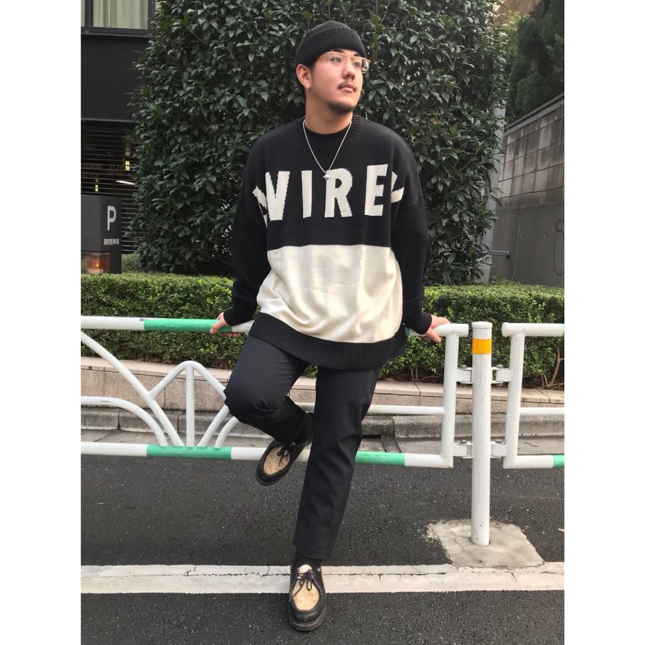メンズのロゴドンのダサくないおしゃれなコーディネート例
