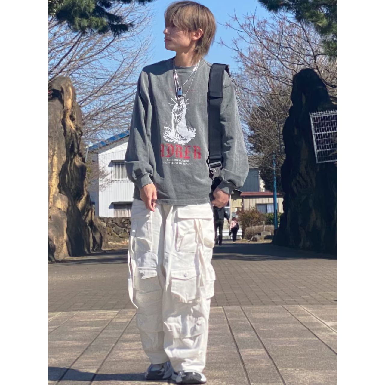 メンズのロゴドンのダサくないおしゃれなコーディネート例
