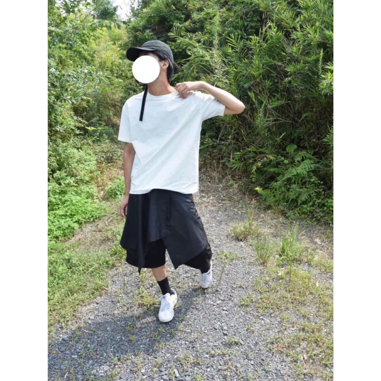 メンズのロングストラップのキャップのダサくないおしゃれなコーディネート例