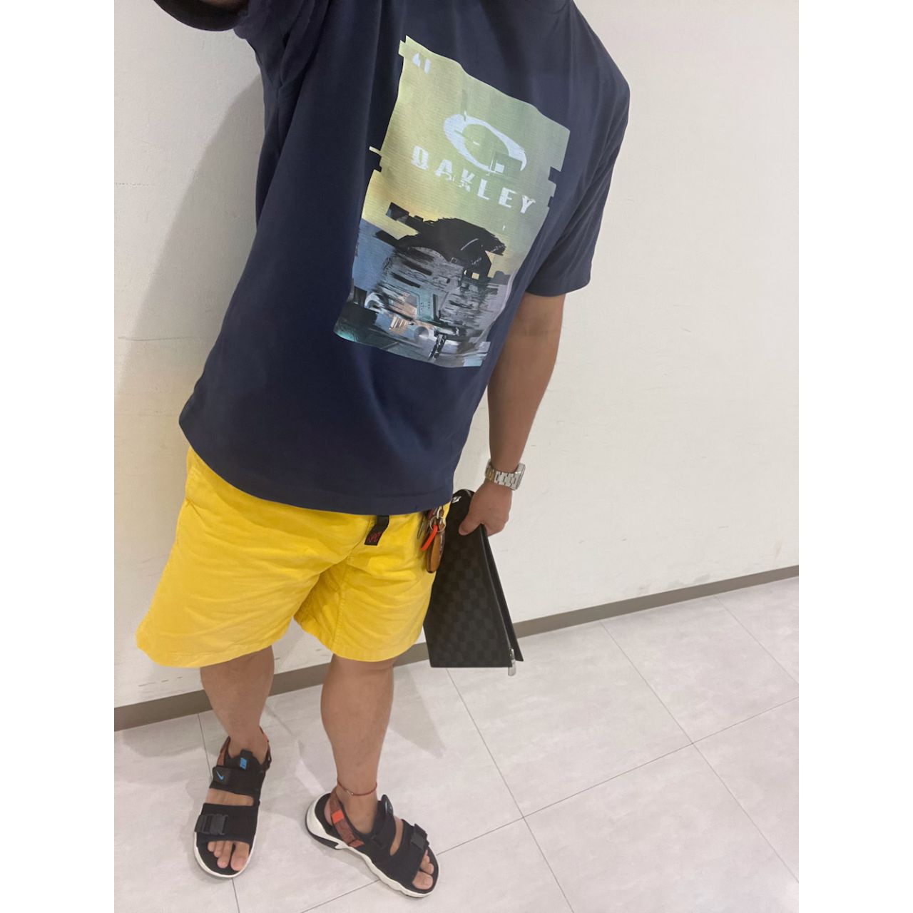 ︎メンズのヴィトンのセカンドバッグのダサくないおしゃれなコーディネート例