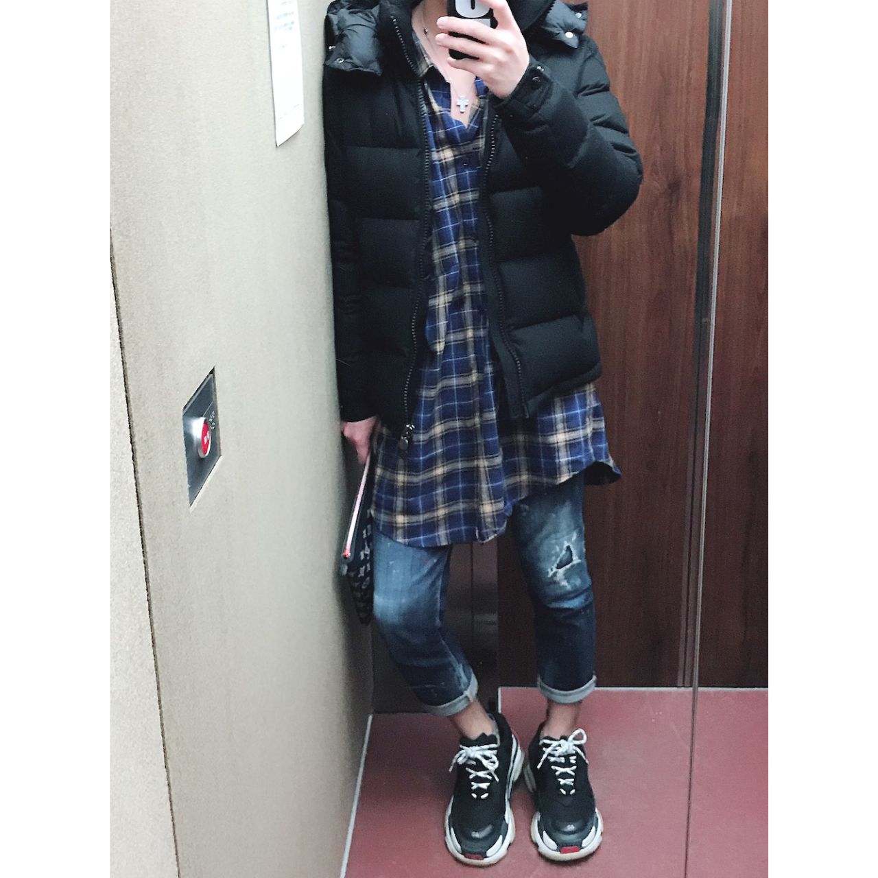 ︎メンズのヴィトンのセカンドバッグのダサくないおしゃれなコーディネート例