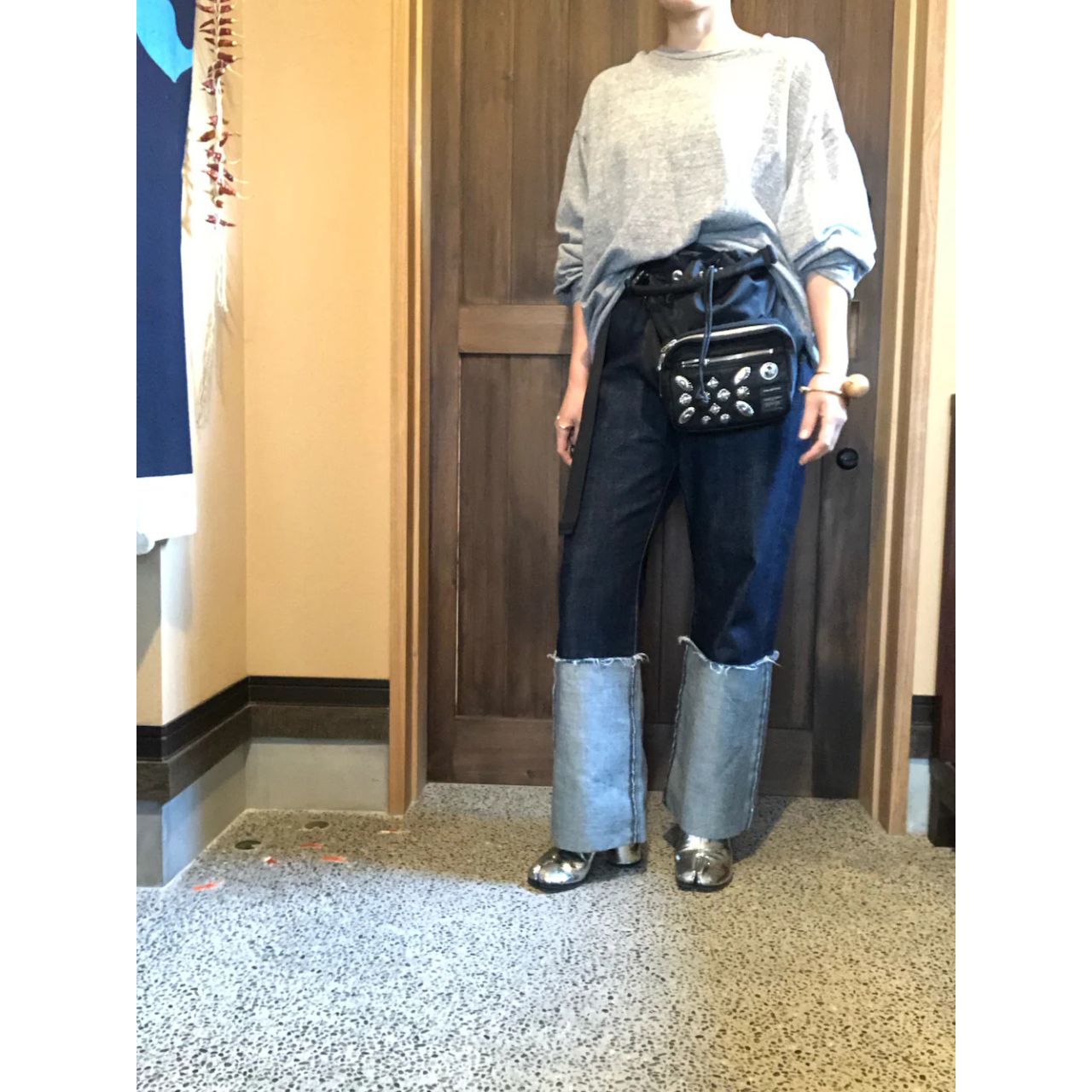 レディースのマルジェラの足袋ブーツのダサくないおしゃれなコーディネート例