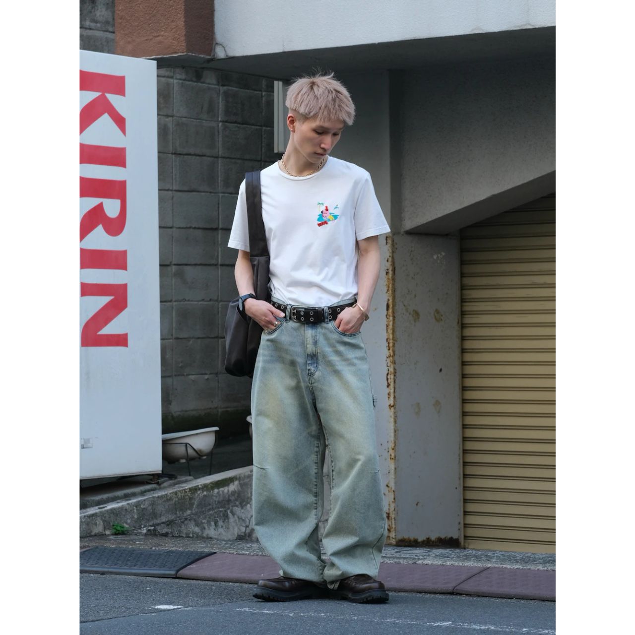 メンズのゴールドアクセサリーのダサくないおしゃれなコーディネート例
