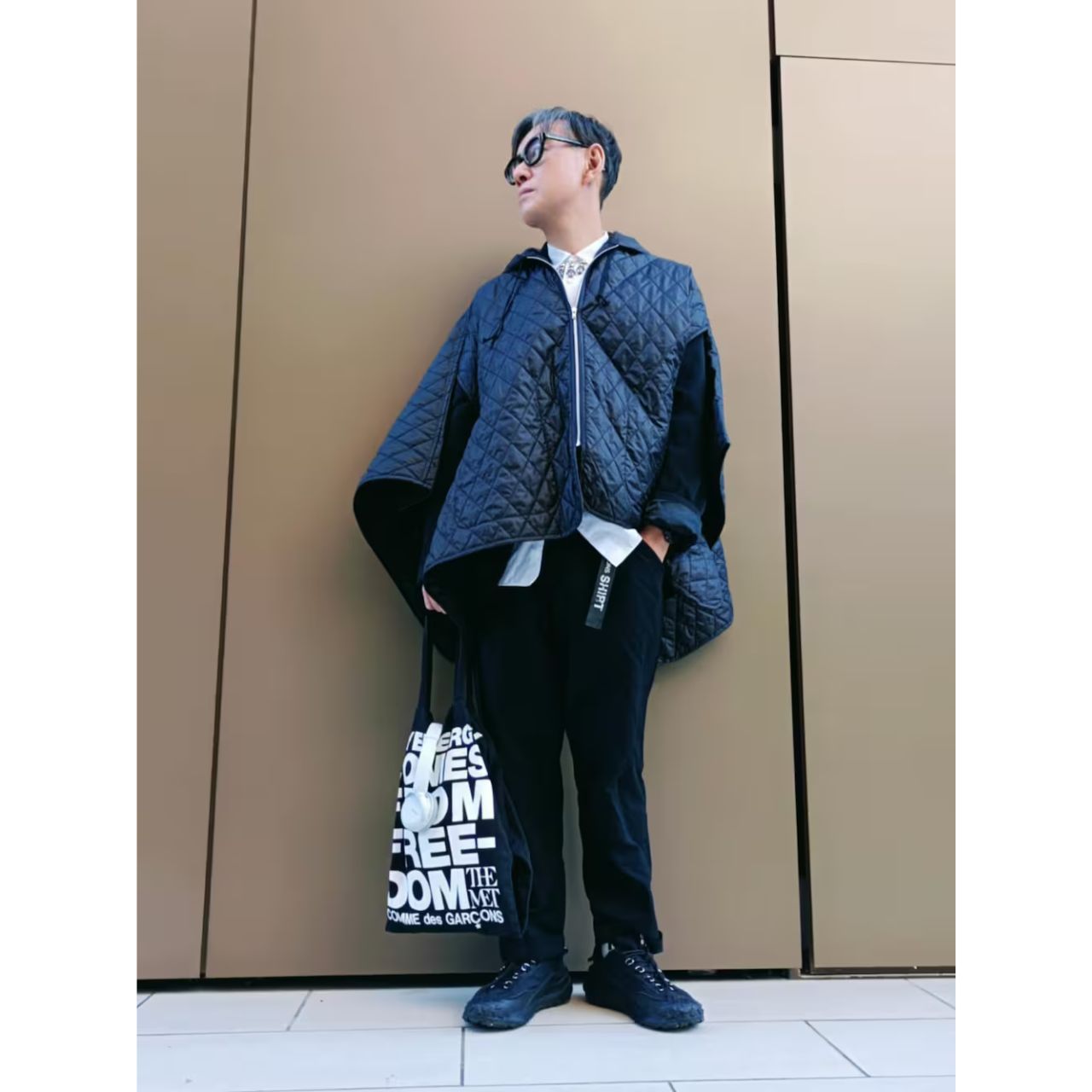 メンズのメンズのポンチョのダサくないおしゃれなコーディネート例
