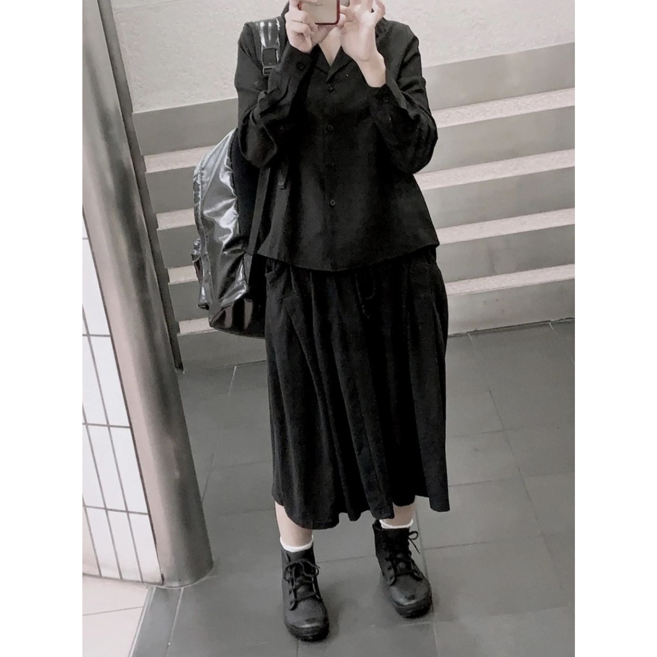 レディースのmobusのバッグのダサくないおしゃれなコーディネート例