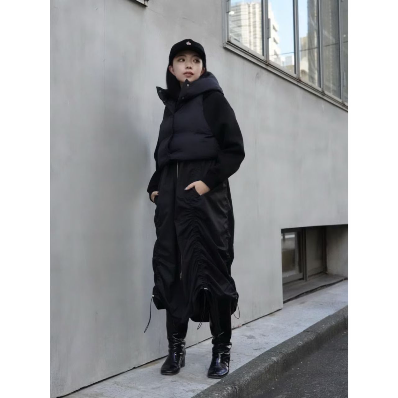 レディースのモンクレールのキャップのダサくないおしゃれなコーディネート例
