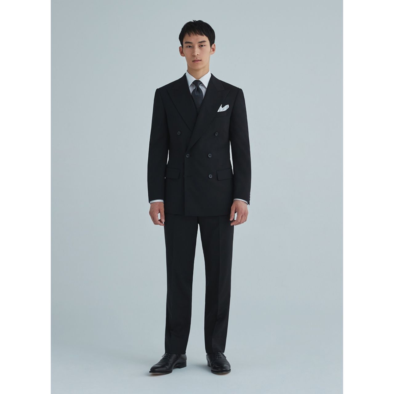 メンズの喪服でダブルスーツのダサくないおしゃれなコーディネート例