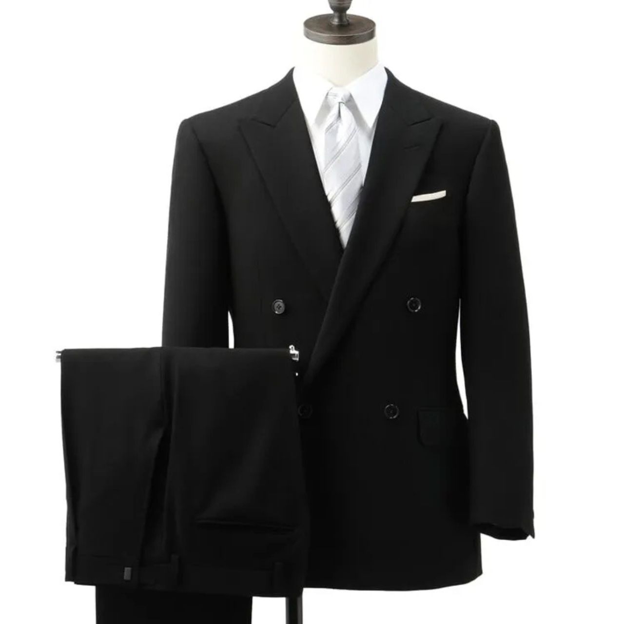 メンズの喪服でダブルスーツのダサくないおしゃれなコーディネート例