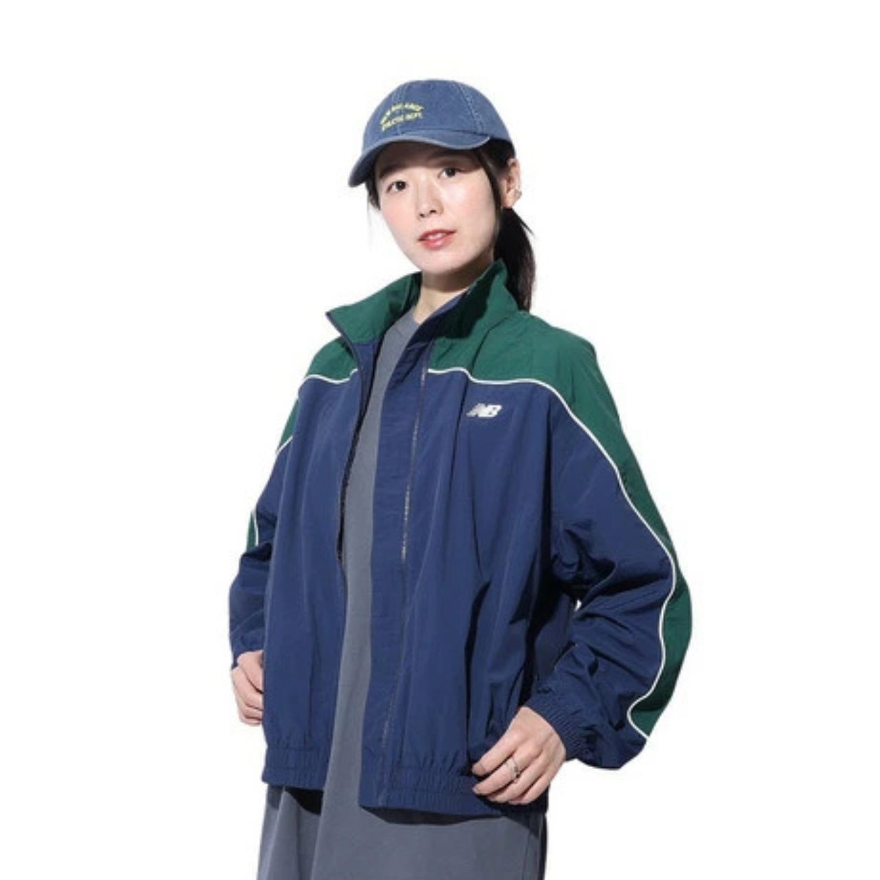 レディースのニューバランスの服のダサくないおしゃれなコーディネート例
