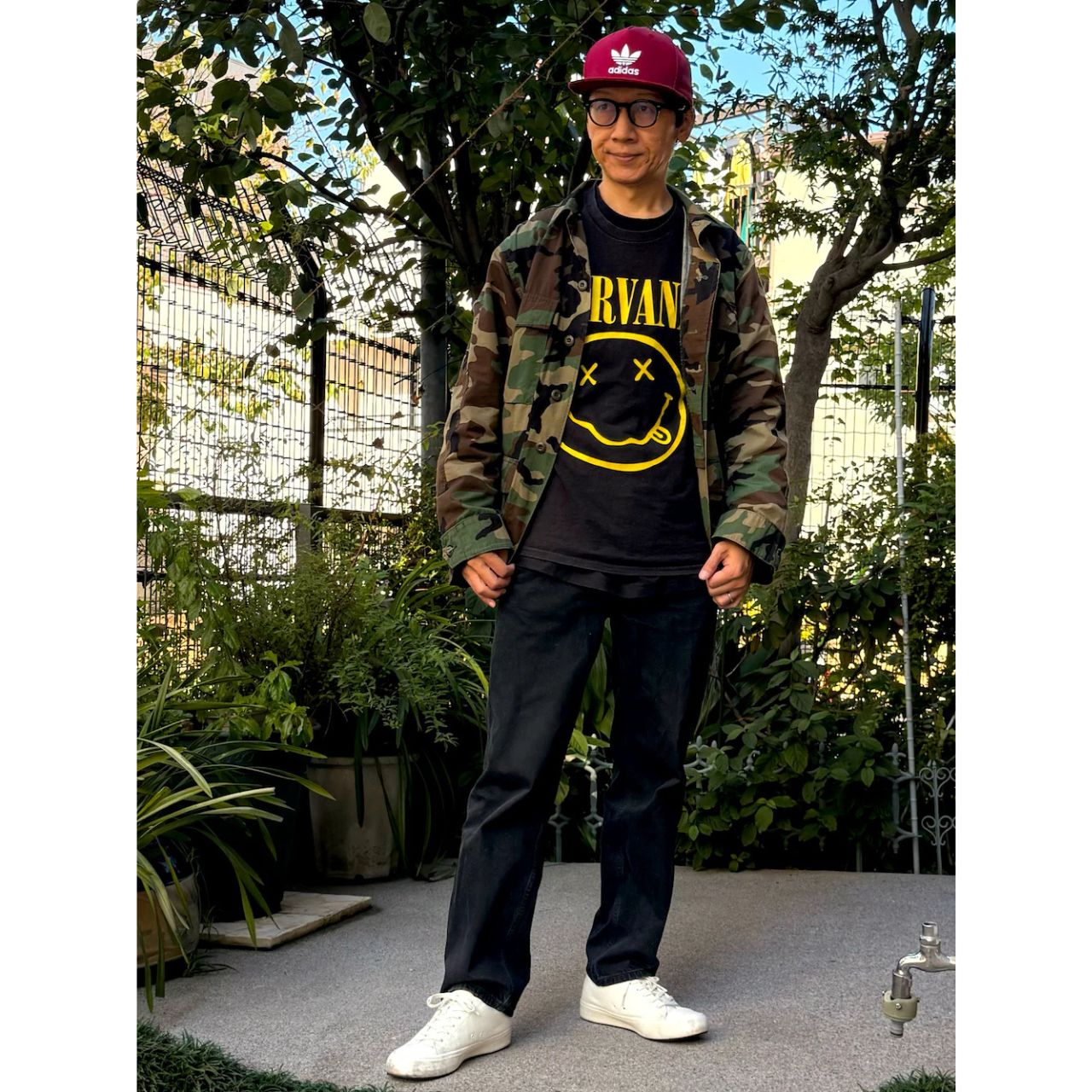 メンズのニルバーナのTシャツのダサくないおしゃれなコーディネート例
