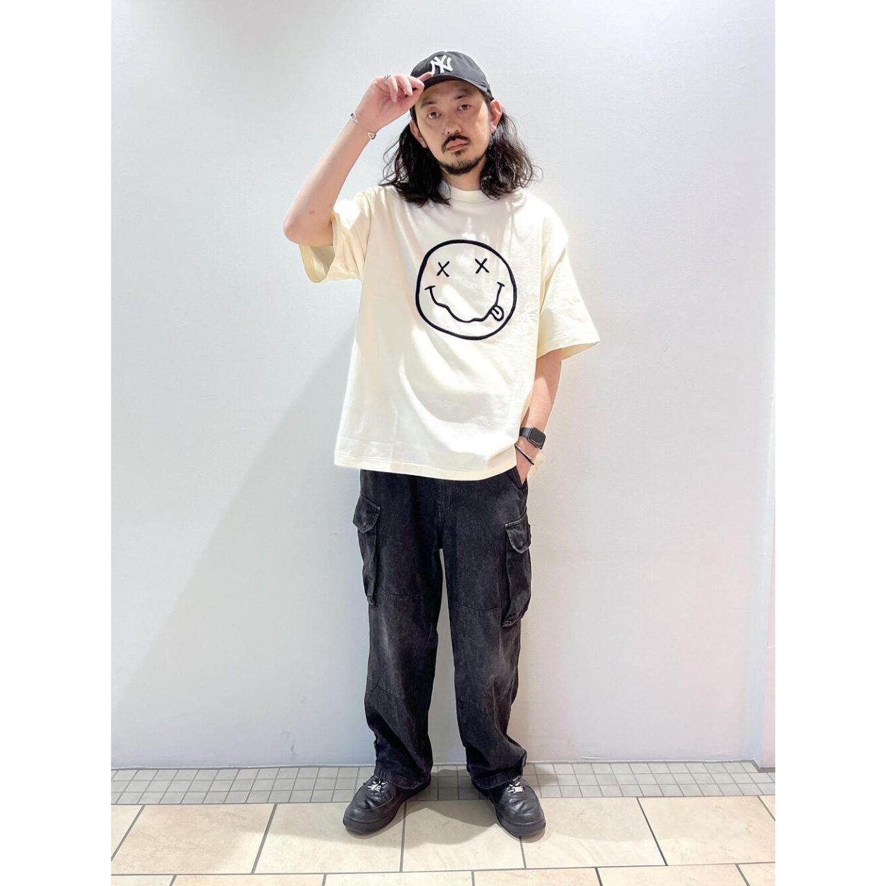 メンズのニルバーナのTシャツのダサくないおしゃれなコーディネート例
