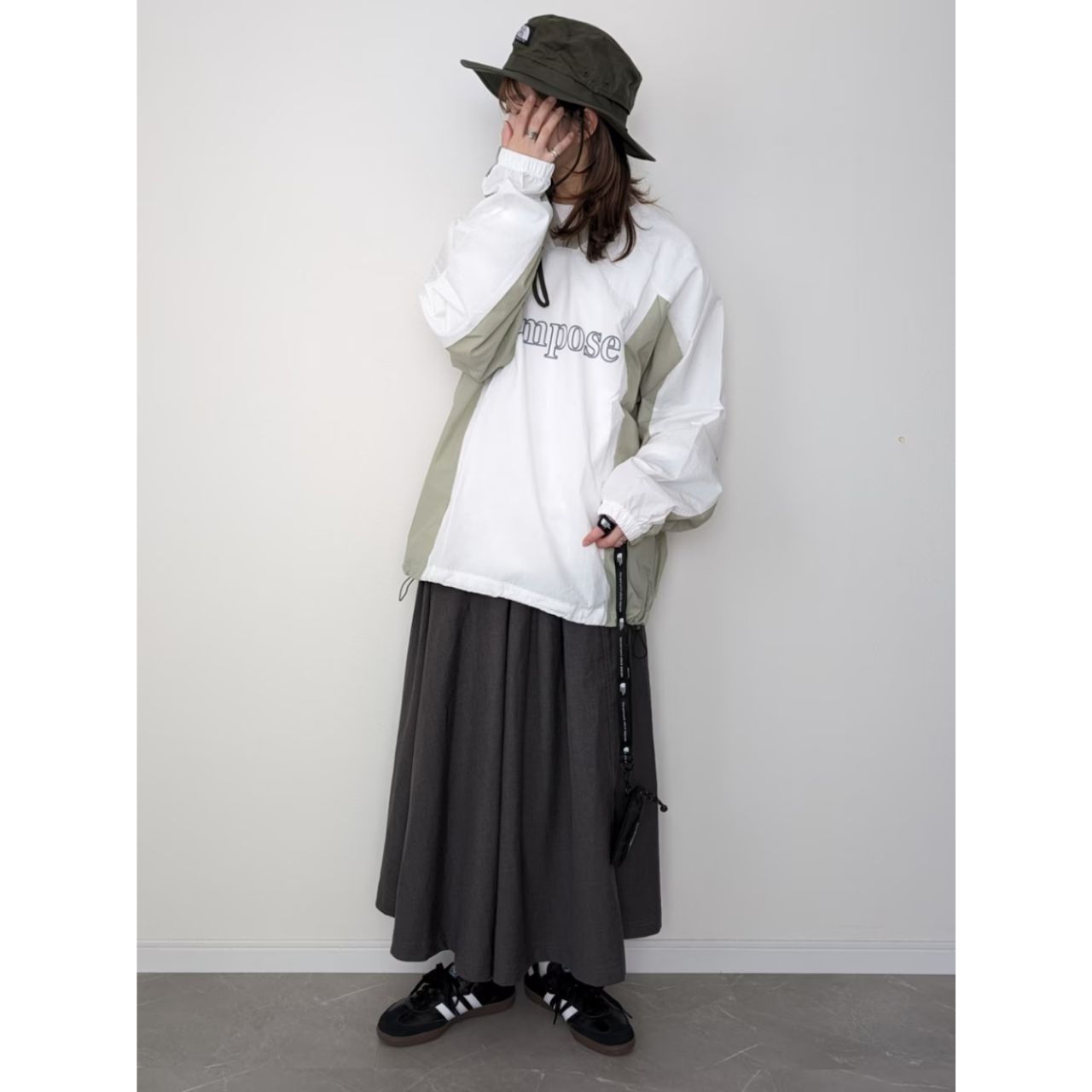 レディースのナイロンの財布のダサくないおしゃれなコーディネート例