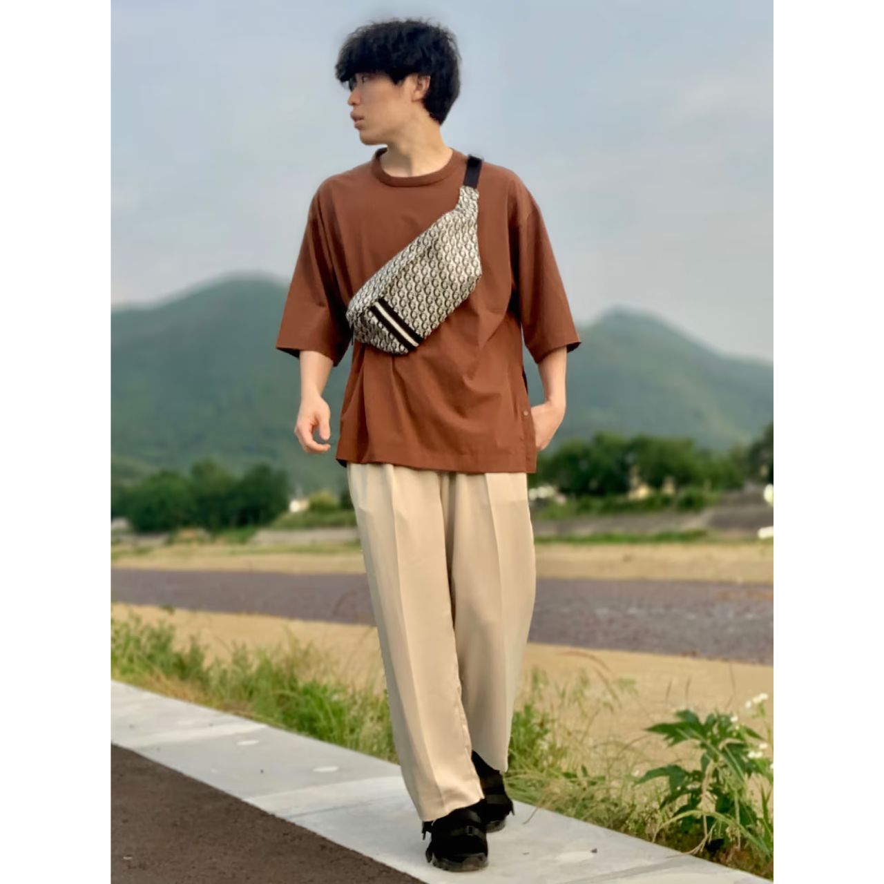 ︎メンズのオロビアンコのボディバッグのダサくないおしゃれなコーディネート例