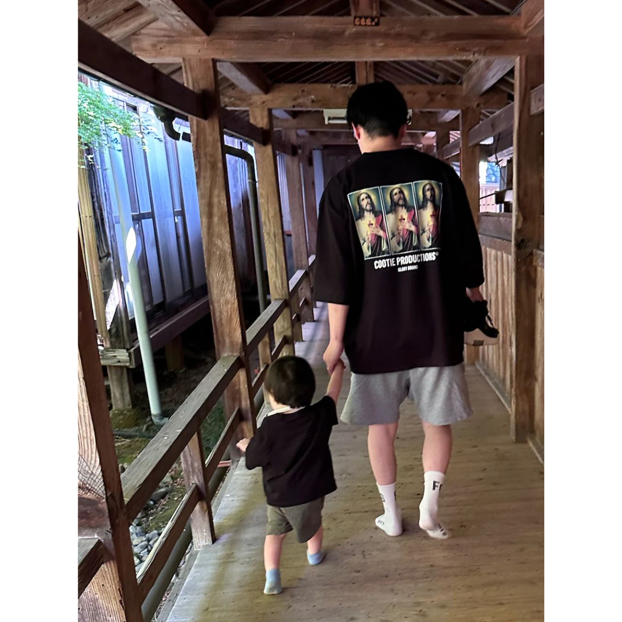 メンズの40代でプリントTシャツのダサくないおしゃれなコーディネート例
