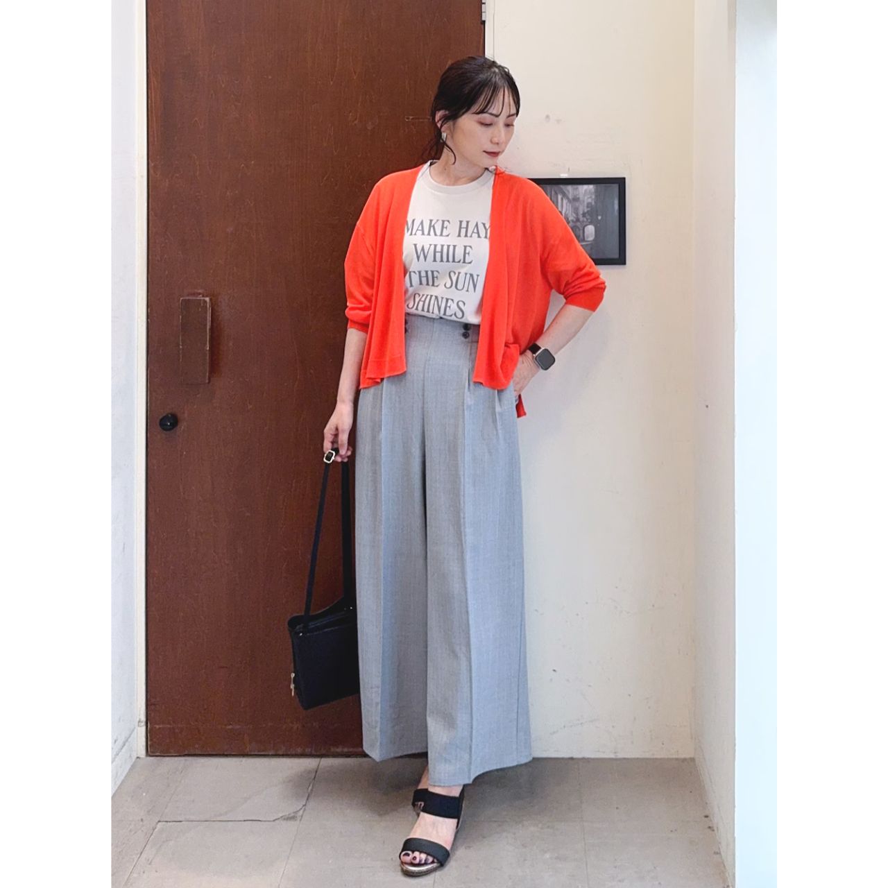 レディースの40代でプリントTシャツのダサくないおしゃれなコーディネート例
