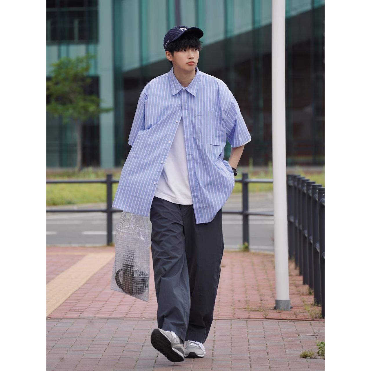 メンズのオーバーサイズTシャツのダサくないおしゃれなコーディネート例