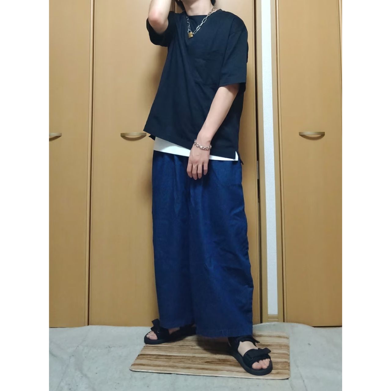 メンズの南京錠ネックレスのダサくないおしゃれなコーディネート例