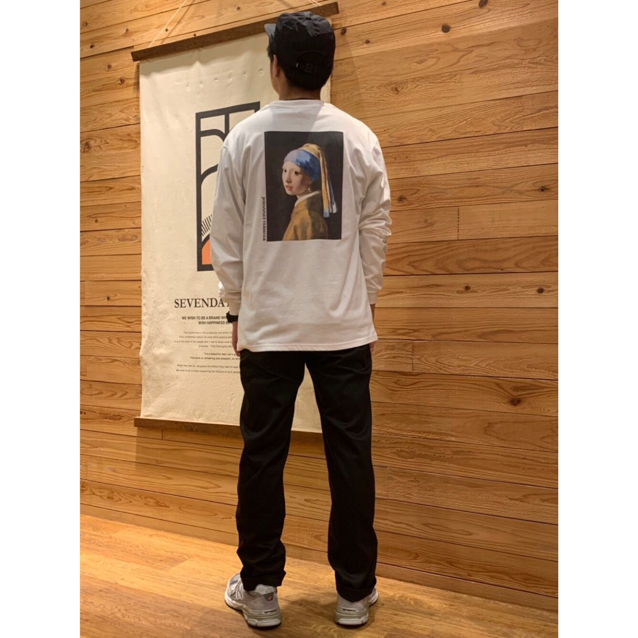 メンズの絵画Tシャツのダサくないおしゃれなコーディネート例