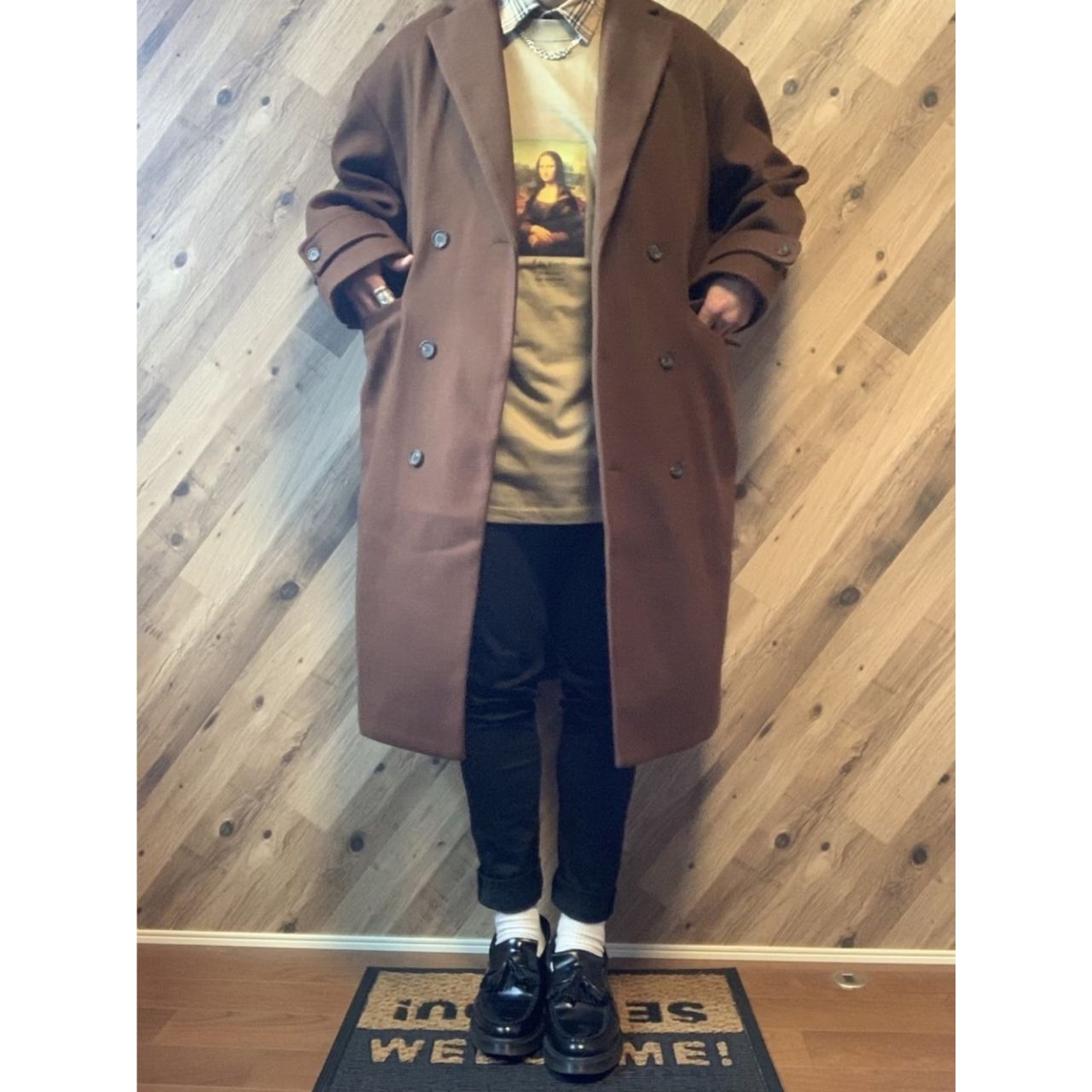 メンズの絵画Tシャツのダサくないおしゃれなコーディネート例