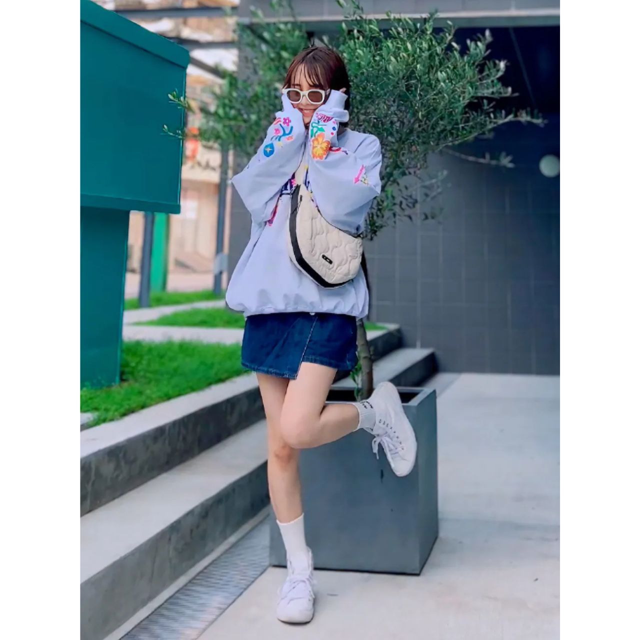レディースのパラグラフの服のダサくないおしゃれなコーディネート例
