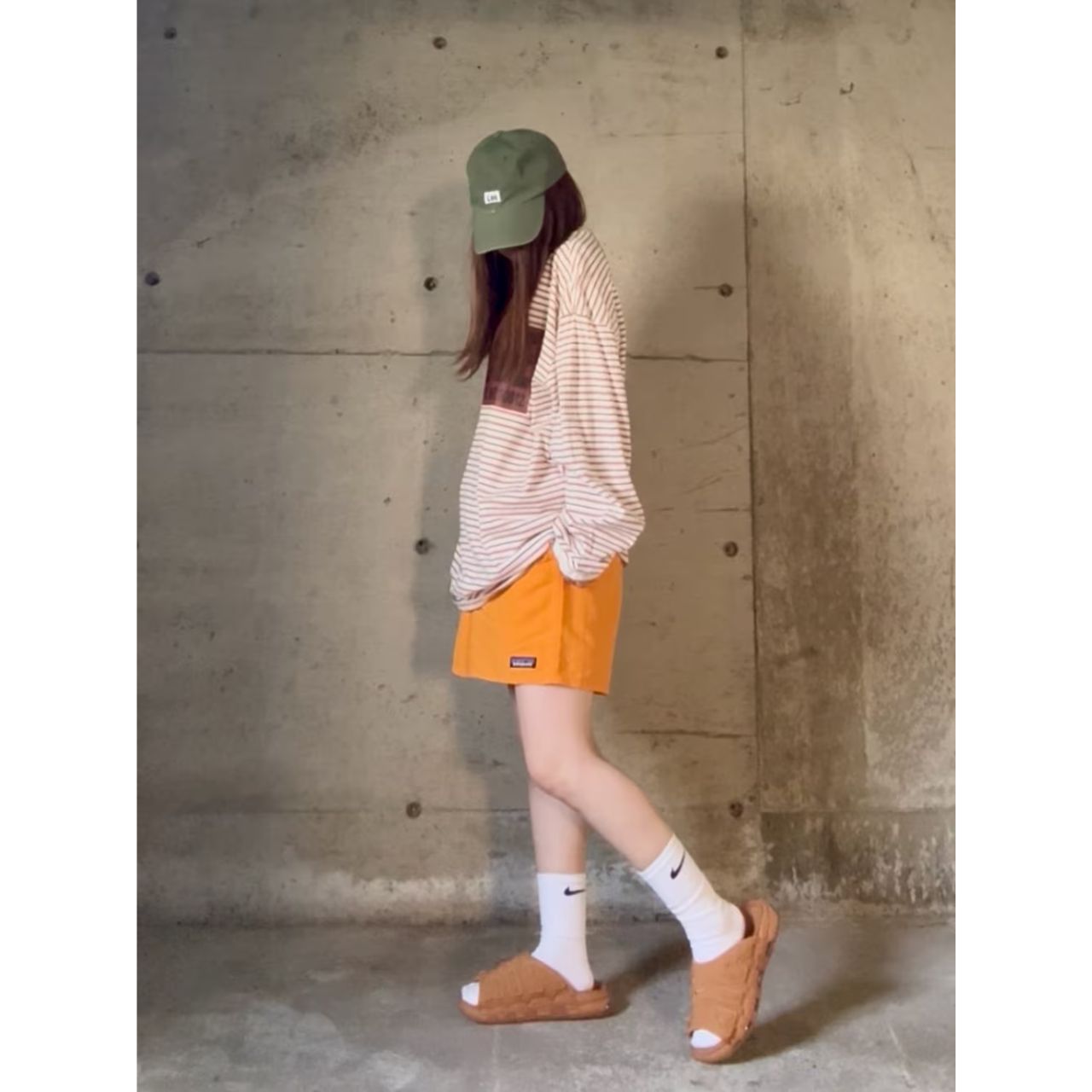 パタゴニアのバギーズショーツをおしゃれに着こなすためのコツを、以下の文章からまとめて5つの短い文章にしてください。最後の「。」は不要です
