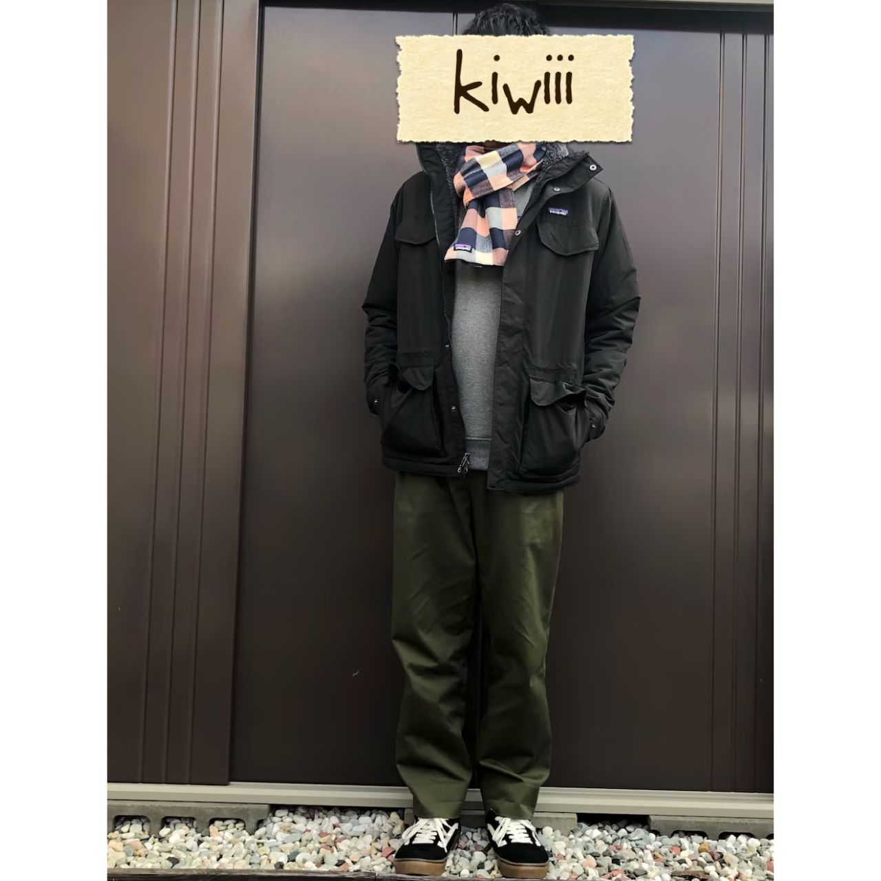 メンズのイスマスパーカのおしゃれなコーディネート例