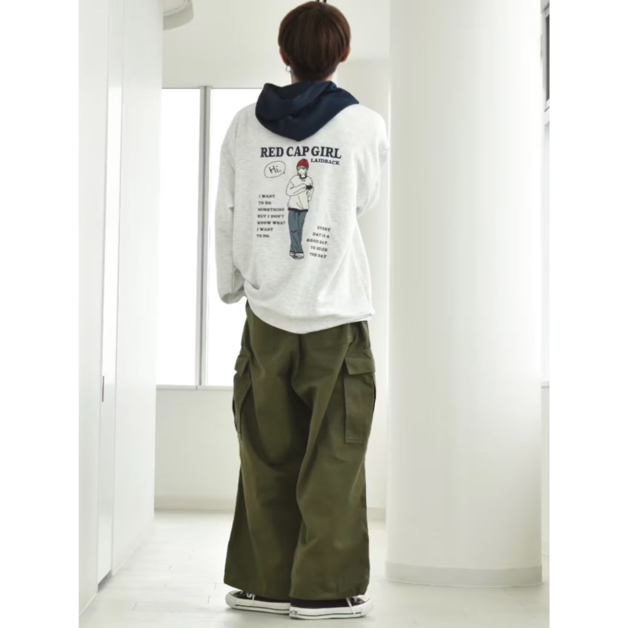 メンズのレッドキャップガールのダサくないおしゃれなコーディネート例

