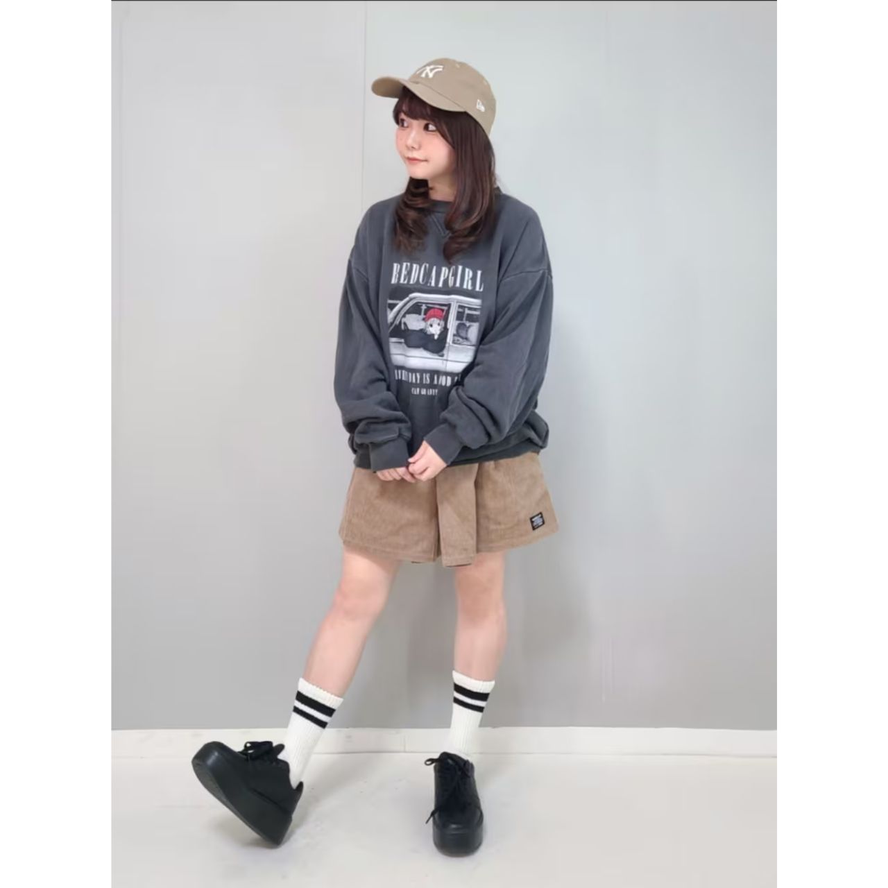 レッドキャップガールをおしゃれに着こなすためのコツを、以下の文章からまとめて5つの短い文章にしてください。最後の「。」は不要です
