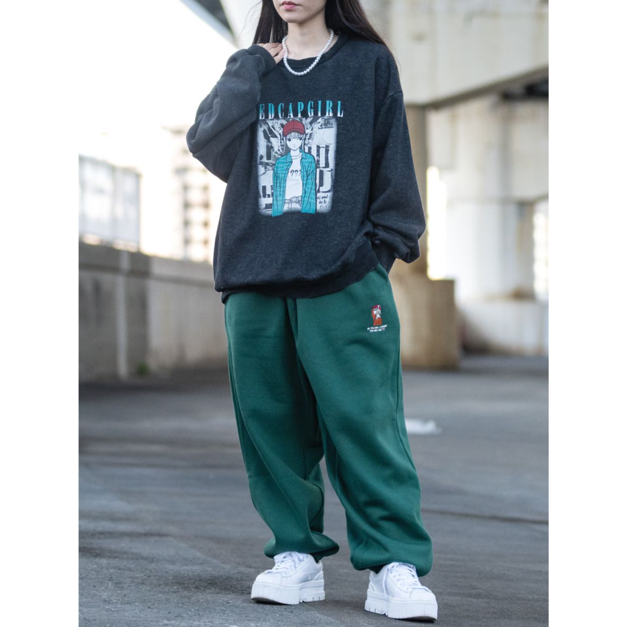レディースのレッドキャップガールのダサくないおしゃれなコーディネート例