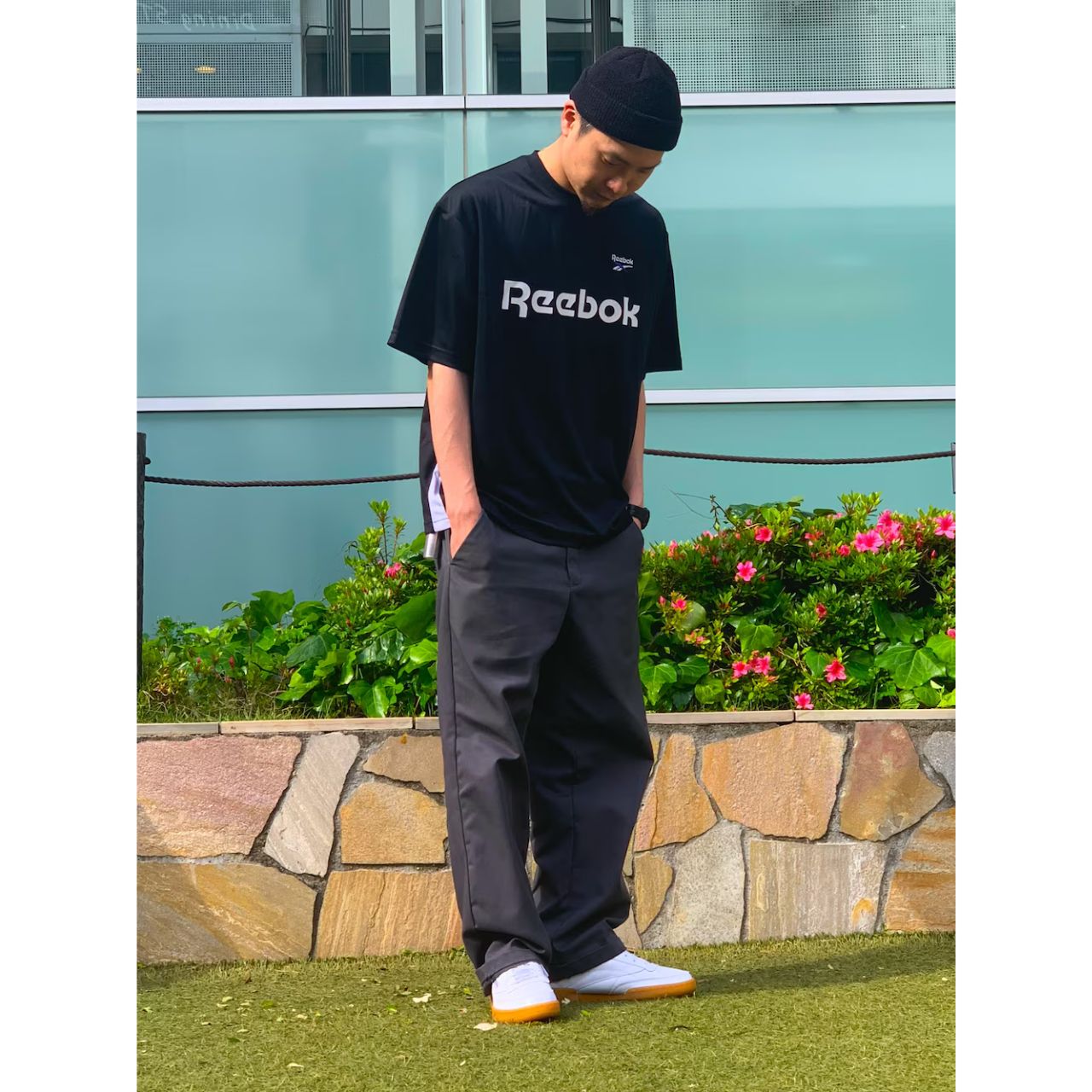 メンズのReebokのTシャツのダサくないおしゃれなコーディネート例
