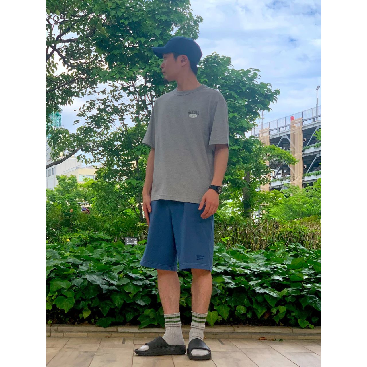 メンズのReebokのTシャツのダサくないおしゃれなコーディネート例